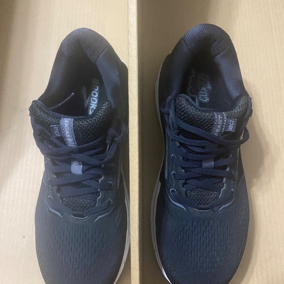 Brooks - Picture 2 of 3